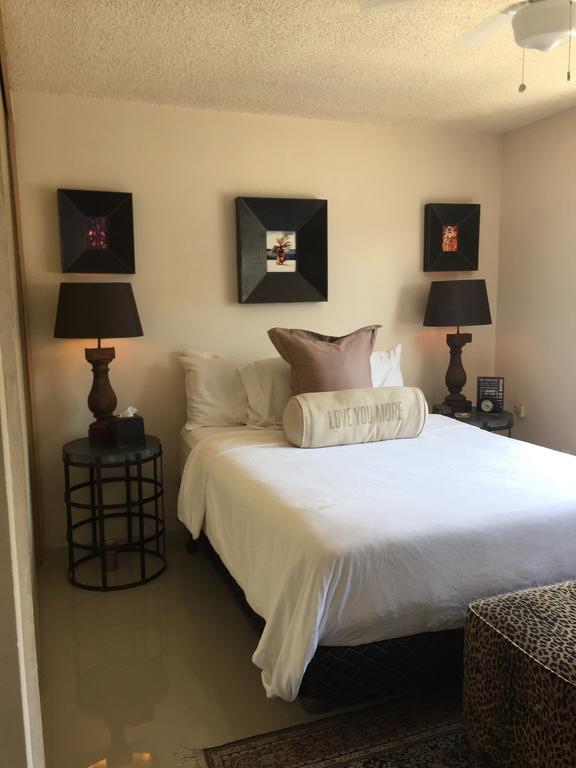 Pied-A-Terre Center Of Tijuana Apartment Exterior photo